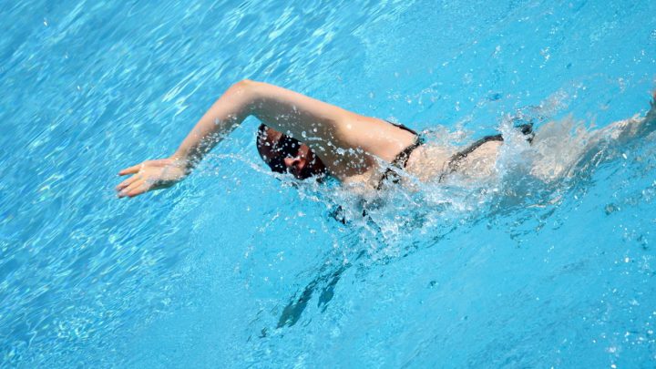 Pływanie – jak wybrać odpowiedni kostium?